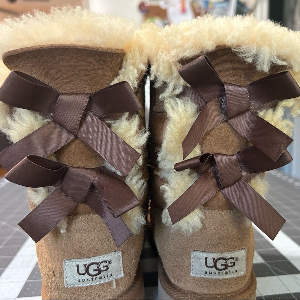 Ugg Bailey Bow, Girls Size 3